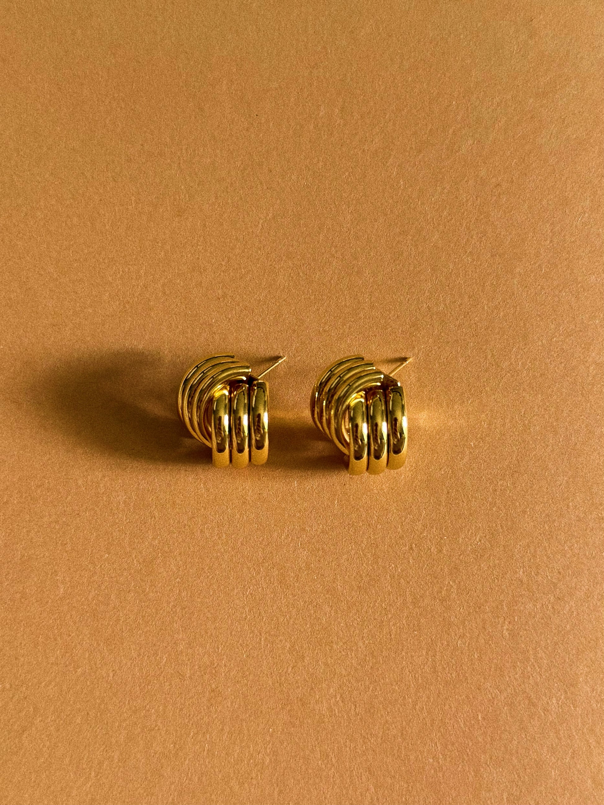 STRATA EARRINGS GOLD