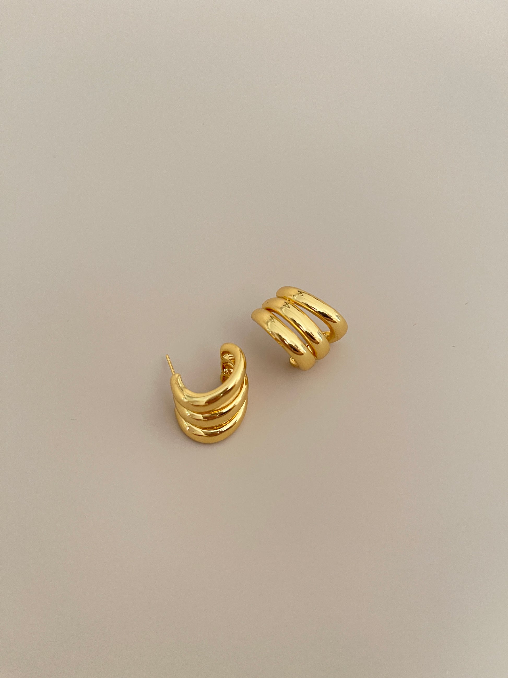 TRIA EARRINGS GOLD