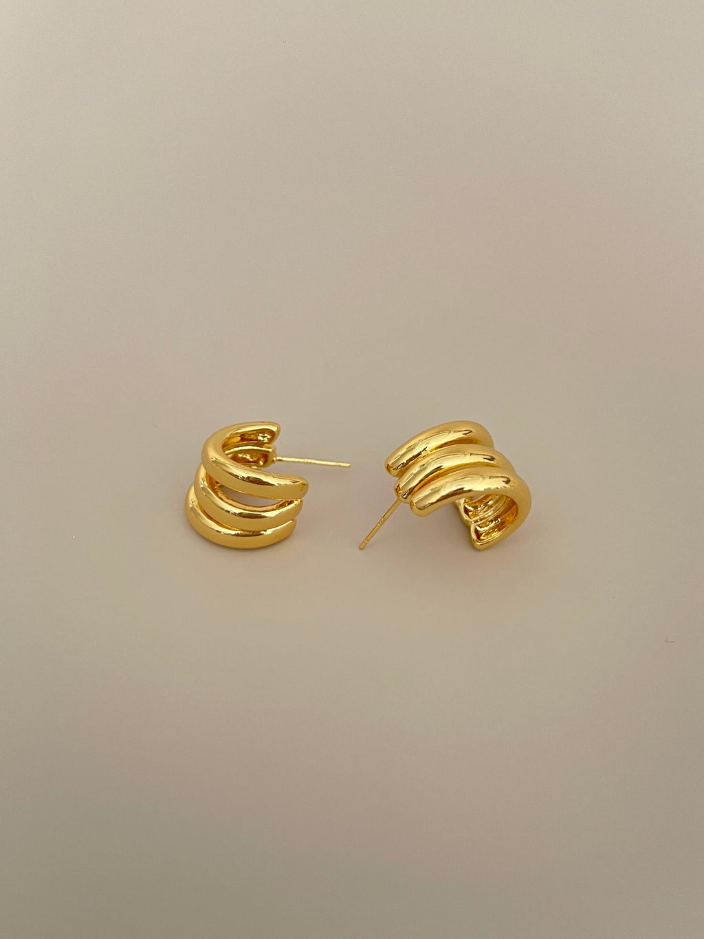 TRIA EARRINGS GOLD