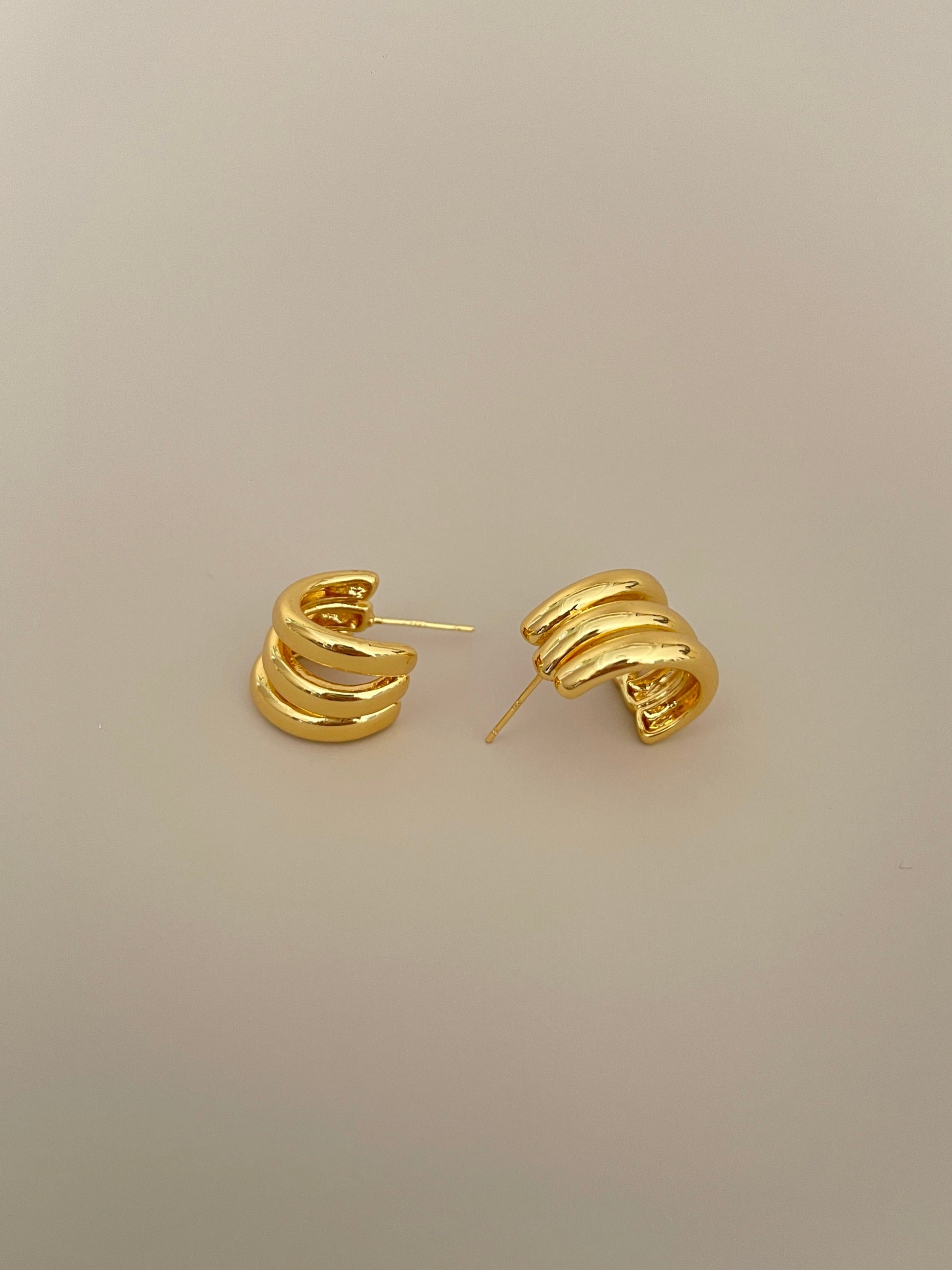 TRIA EARRINGS GOLD
